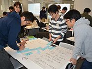 学生たちが研修しています