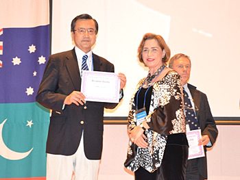 内田裕久教授が国際水素エネルギー協会から日本人初のフェローの称号を授与されました