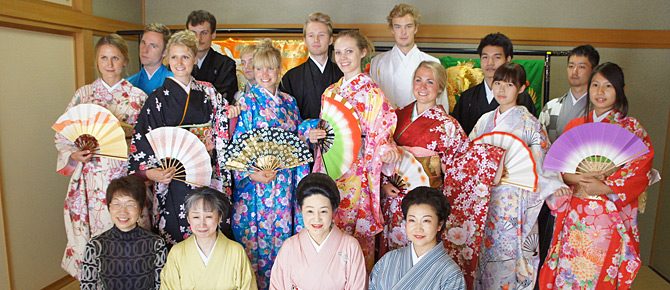 スウェーデンとタイからの短期留学生が「日本の文化体験」イベントに参加しました