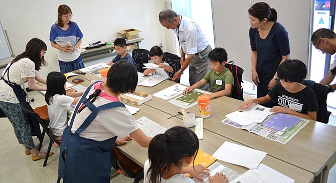 地域連携講座「本を作ろう！～和装本の紹介と作成実習～」を開催しました