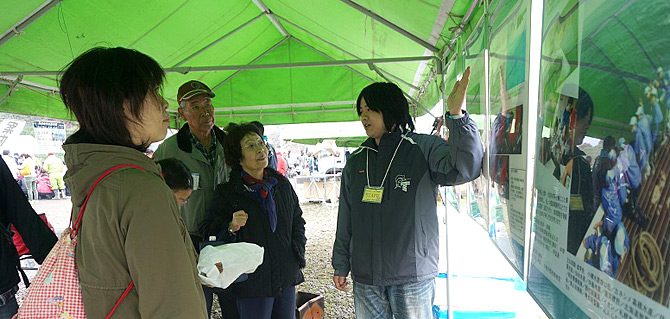 海洋生物科学科の学生が「おたる祝津にしん群来祭り」に参加しました