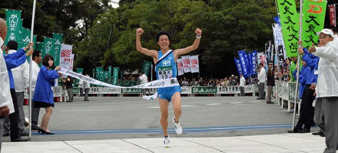 陸上競技部駅伝チームが全日本大学駅伝で６位になりシード権を獲得しました