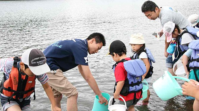 海洋生物科学科の学生有志が食育イベント「小樽海っ子番屋」の運営をサポート