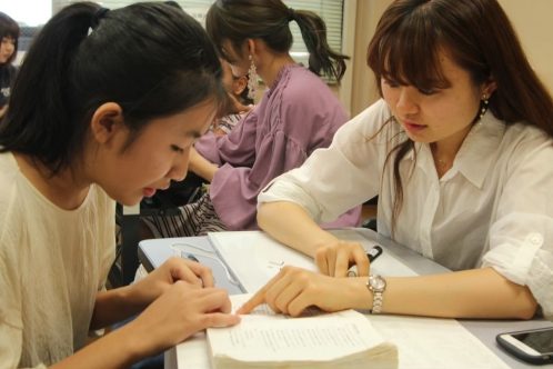 外国にルーツを持つ子供たちへの学習支援の様子