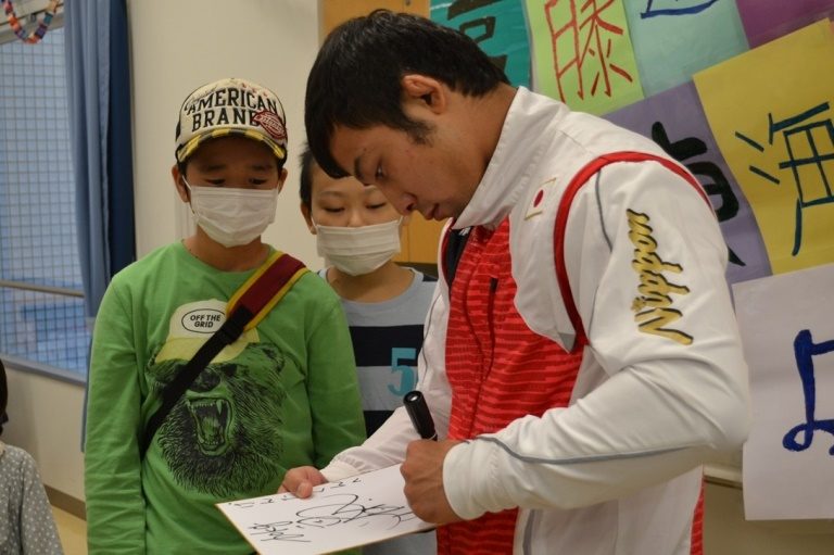 高藤選手慰問3_525.jpg