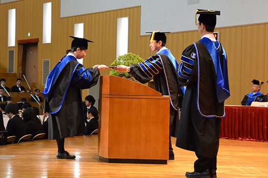 大学院学位授与式 (2)_525.jpg