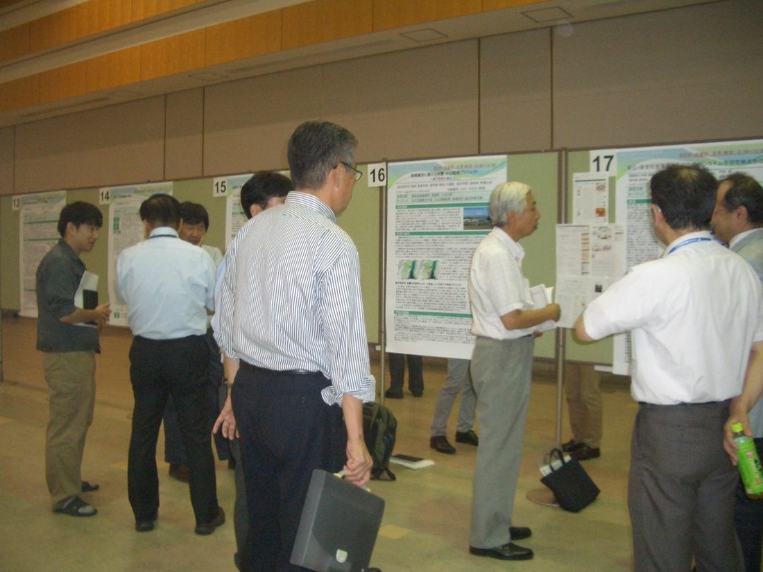 湘hp報「研究の峰・交流会」03.jpg