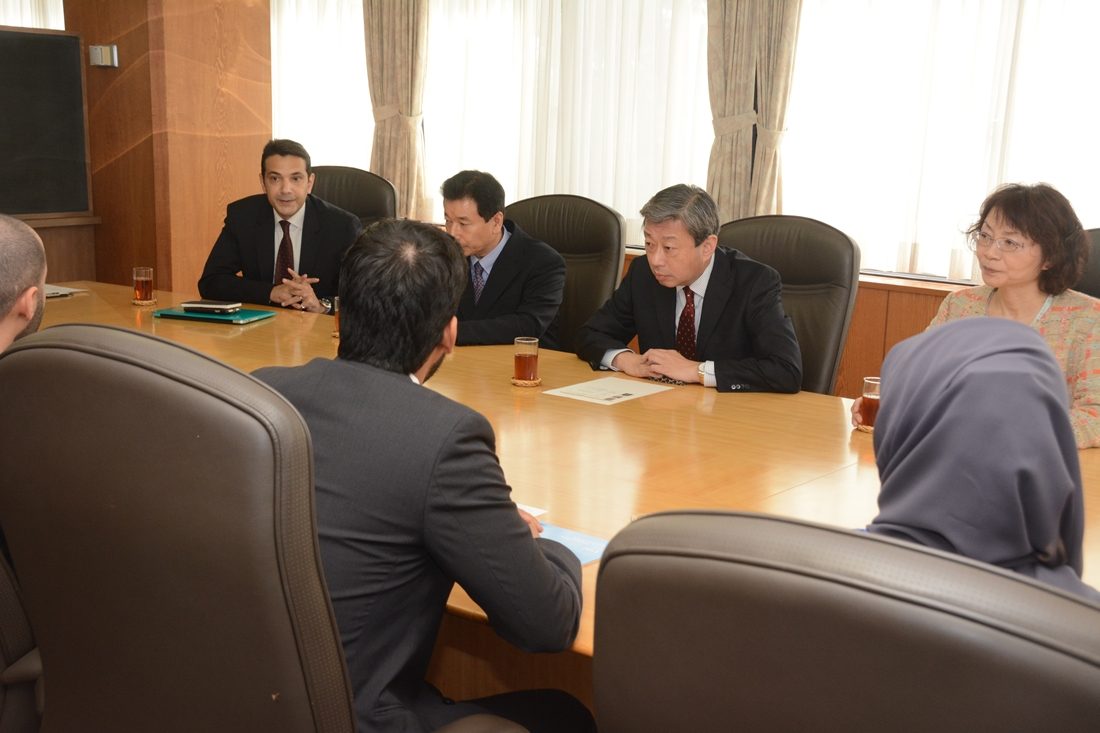 湘南ｈｐ報「アブダビ奨学金関係者来訪」02.jpg
