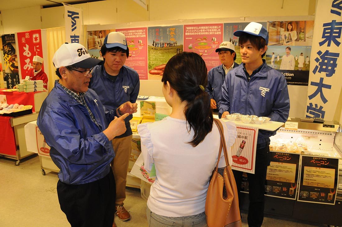農ｈｐ報告「大学は美味しいフェア」01.JPG
