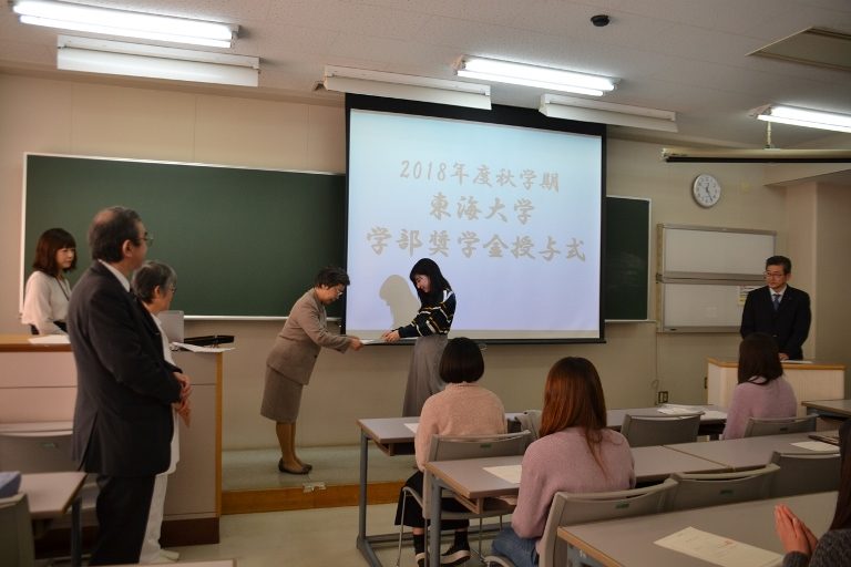 奨学金授与式1_525.jpg