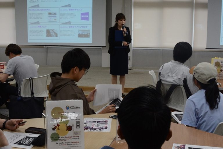 留学生対象就職ガイダンス_525.jpg