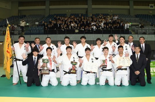 全日本学生柔道優勝大会で男女柔道部が２大会連続の同時優勝を果たしました