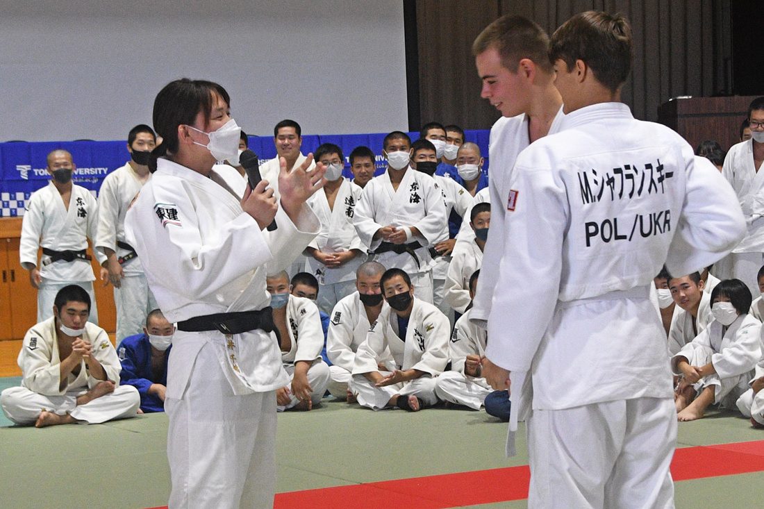 ポーランド・ウクライナ柔道選手団を招き福岡高と湘南校舎で交流プログラムを実施しました