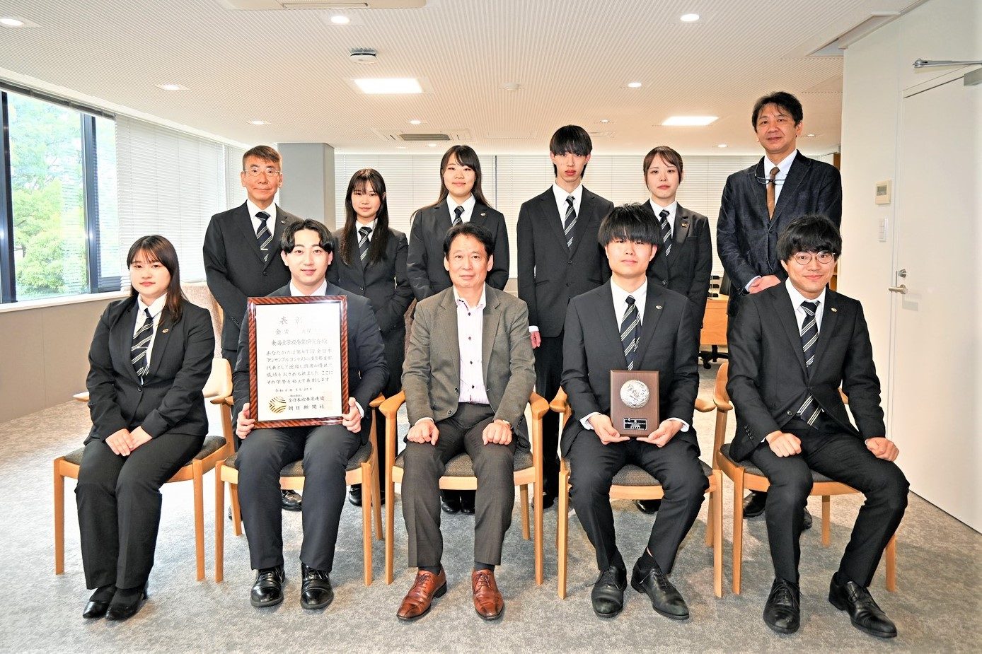 吹奏楽研究会が梶井学長代理らに全日本アンサンブルコンテスト「大学の