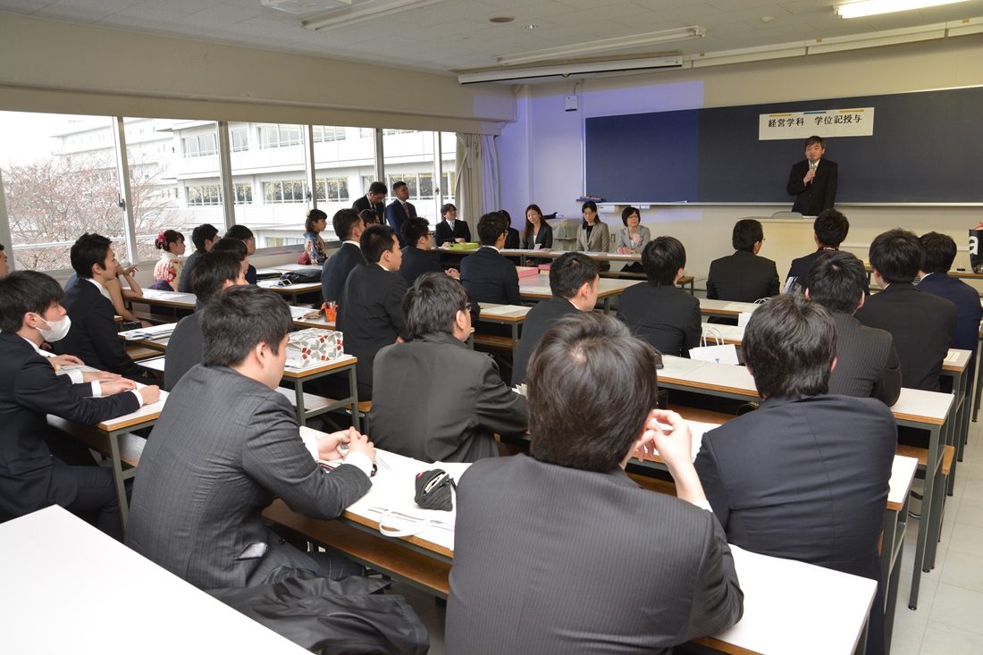 政経hp報「学位授与式」 (3).jpg