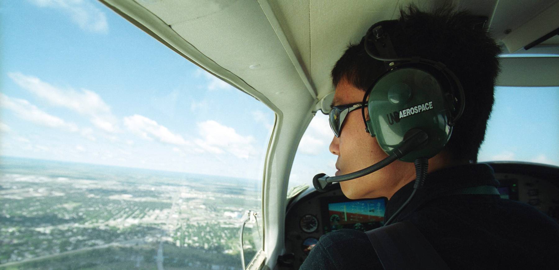 航空宇宙学科 航空操縦学専攻 工学部 東海大学 Tokai University 航空宇宙学科 航空操縦学専攻 工学部 東海大学 Tokai University