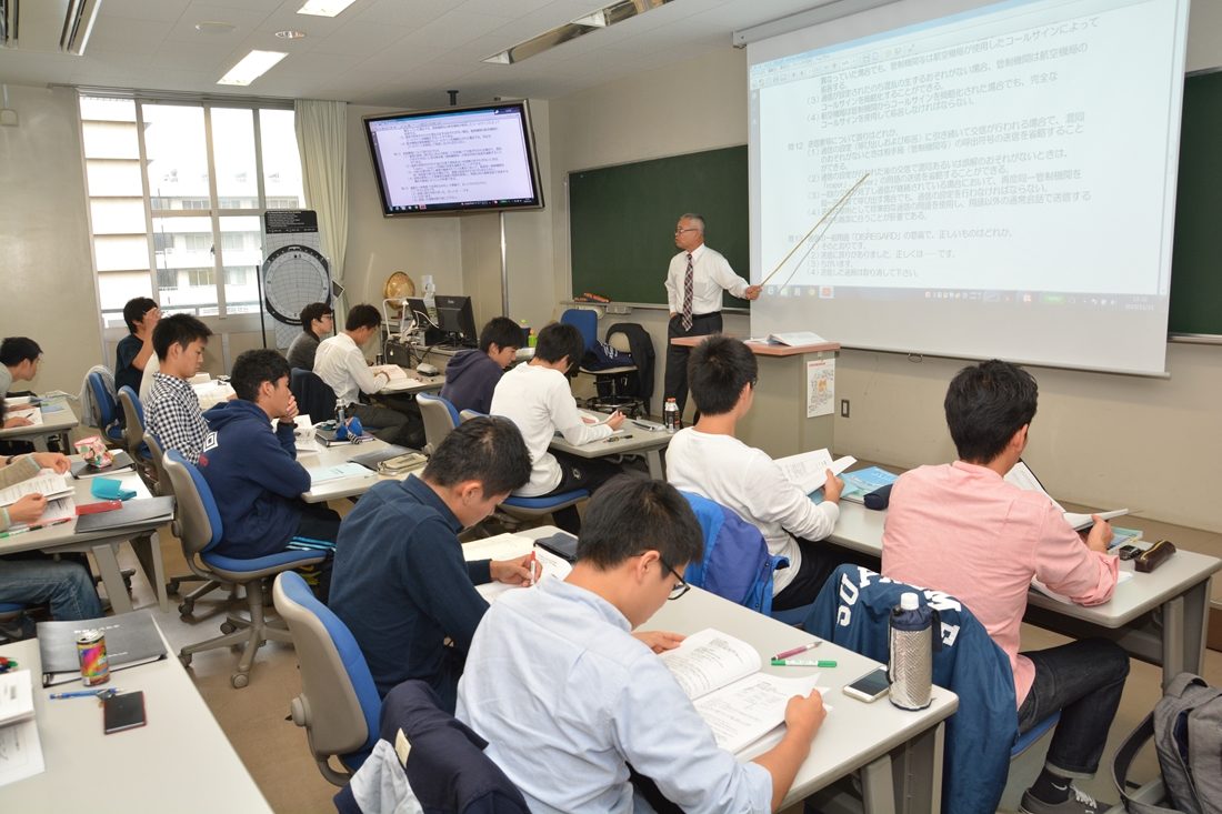 工hp報「航空操縦・ANA授業」03.jpg