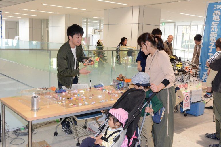 電気電子建学祭2_525.jpg