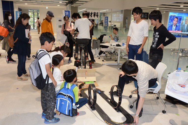 電気電子建学祭1_525.jpg
