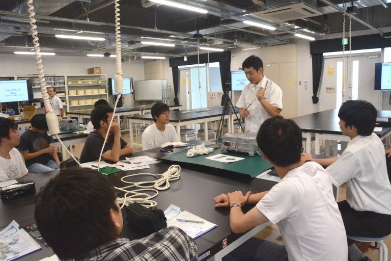 電子制御製品組み立て体験教室1_525.jpg