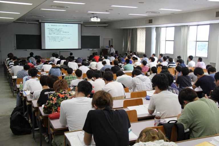 電気電子工学通論1_525.jpg