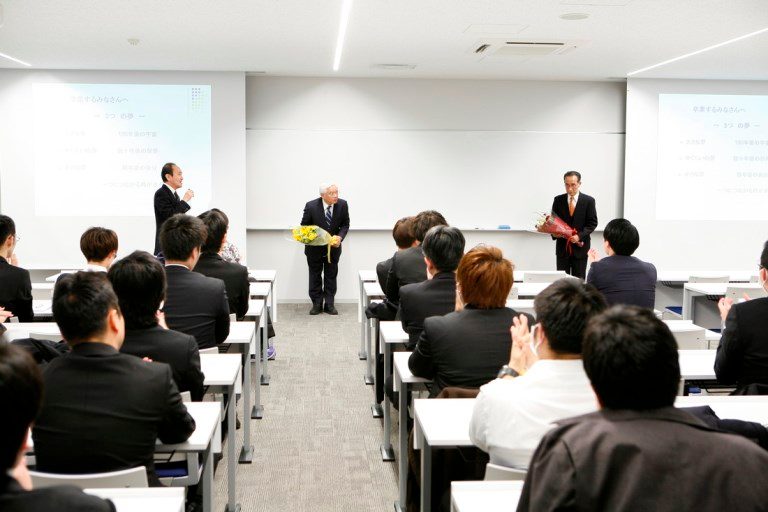 電気電子工学科が出口講師と内海講師の最終講義を実施しました ニュース 工学部 東海大学 Tokai University