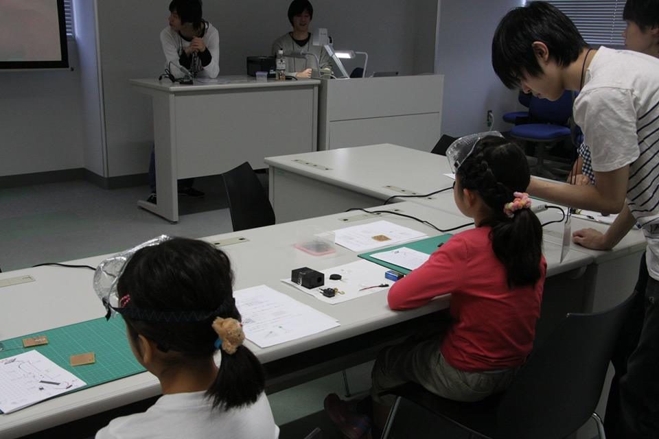 情通hp報告「電子工作教室」05.jpg