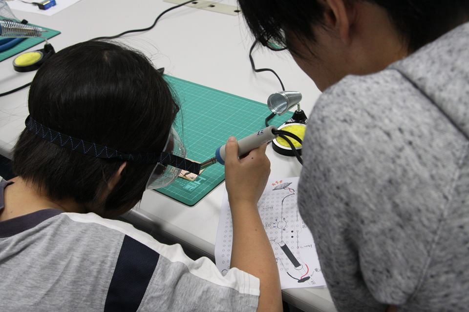 情通hp報告「電子工作教室」03.jpg