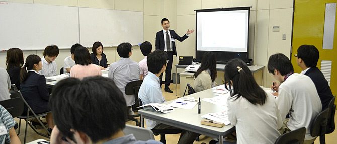 ３年次生と大学院１年次生を対象に「就活塾」を行いました