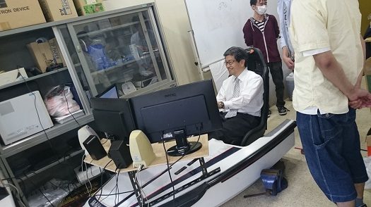 情理ｈｐ報告「シミュレーター試乗」01.jpg