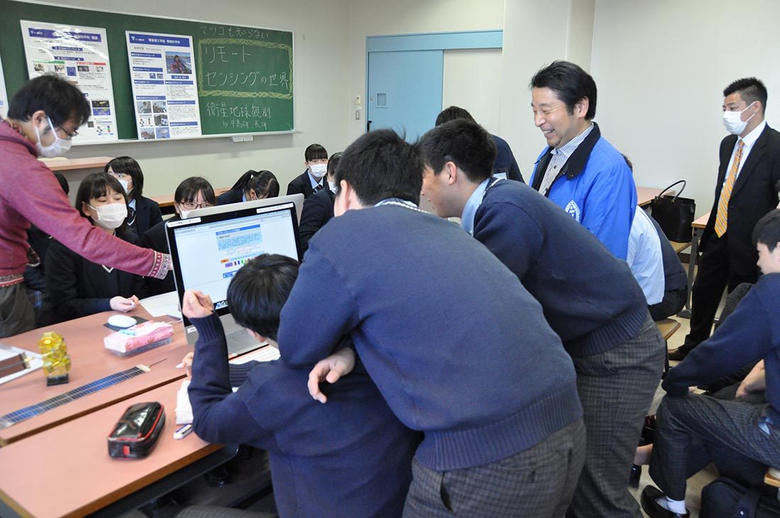 情理ｈｐ報告「理科体験授業」 (2).jpg