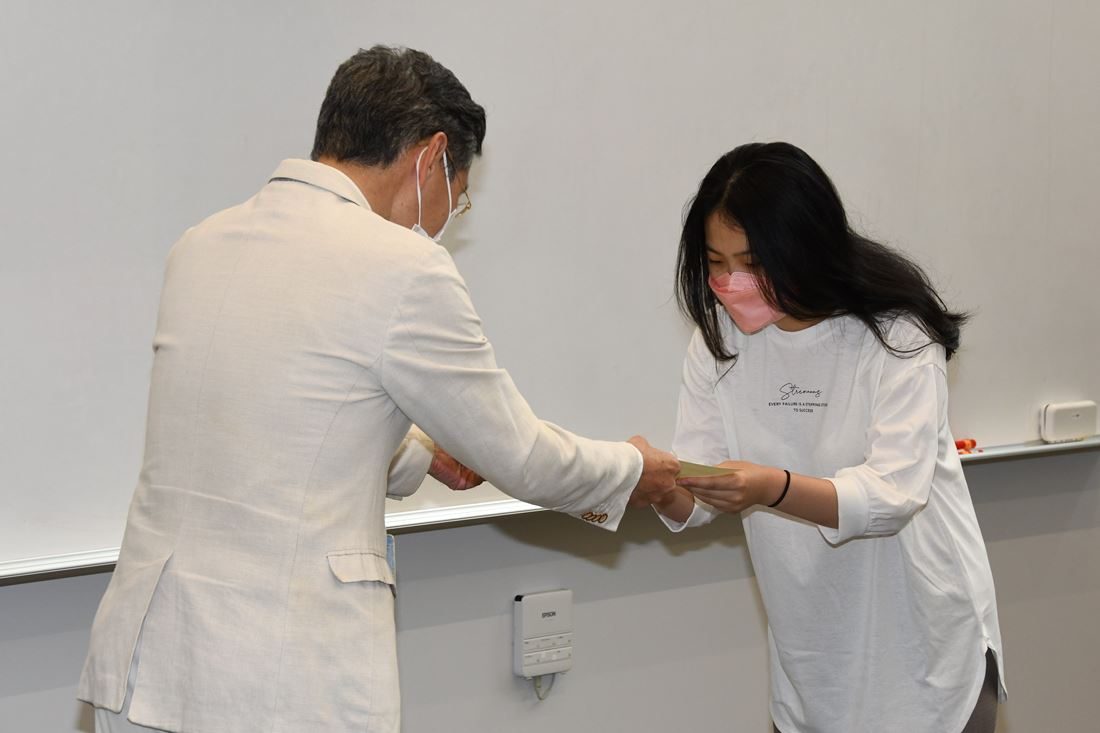 数学基礎学力試験の優秀者を表彰しました | ニュース | 情報理工学部