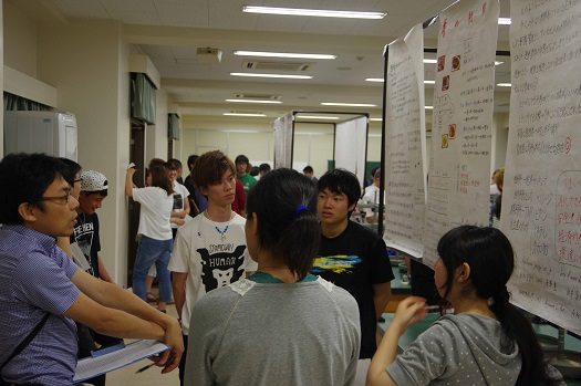 フレッシュマンゼミナールで調査発表会を行いました02.jpg