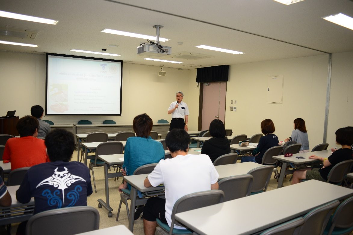 KMITLからの交換留学生が国際交流研究発表会で発表01.jpeg