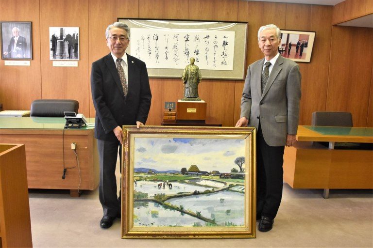 阿蘇キャンパス学長室に飾られていた絵画 水田 を佐賀大学に返還しました ニュース 農学部 東海大学 Tokai University