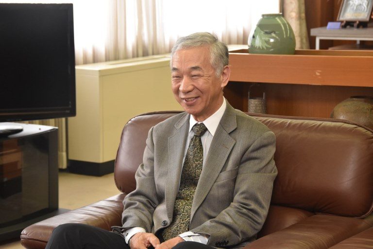 阿蘇キャンパス学長室に飾られていた絵画 水田 を佐賀大学に返還しました ニュース 農学部 東海大学 Tokai University