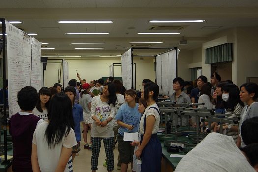 フレッシュマンゼミナールで調査発表会を行いました03.jpg