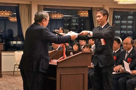 松前重義学術奨励賞_農学部・米田先生２.jpg_525.jpg