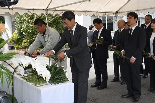 農学部追悼式 (4).jpg