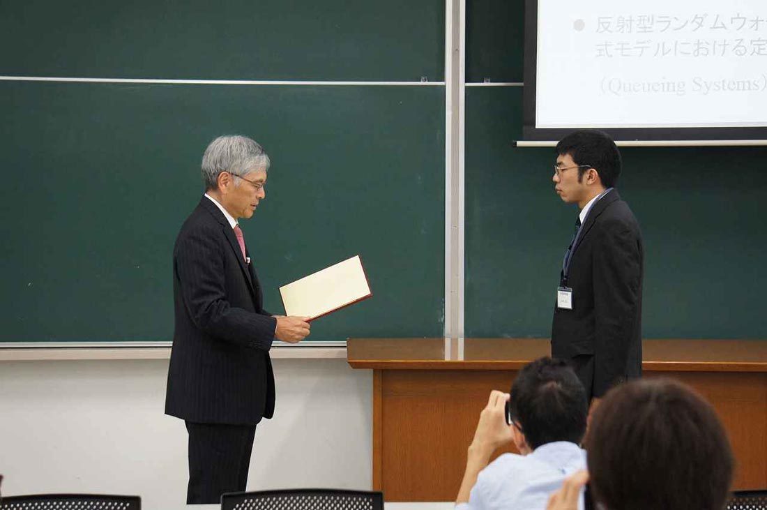 理ｈｐ報告「小林講師受賞」01.jpg