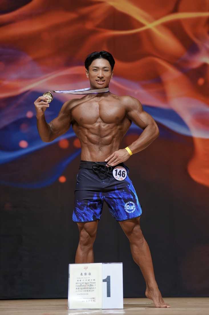 ボディビル部の川中選手が「オールジャパン・フィットネス・チャンピオンシップス」のマスキュラーフィジーク部門で自身初の日本一になりました ...