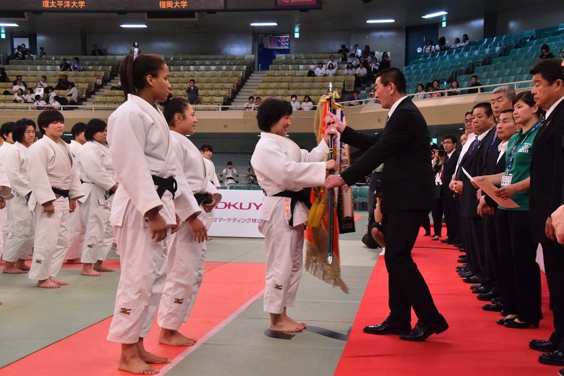 全日本学生柔道優勝大会で女子柔道部が12年ぶり５度目の優勝を飾りました ニュース 体育学部 東海大学 Tokai University
