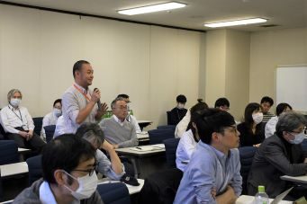 総医研報告会3 341.JPG