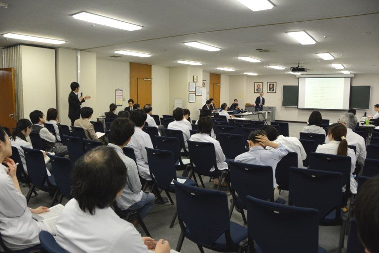 医学部研究成果報告会１_525.jpg