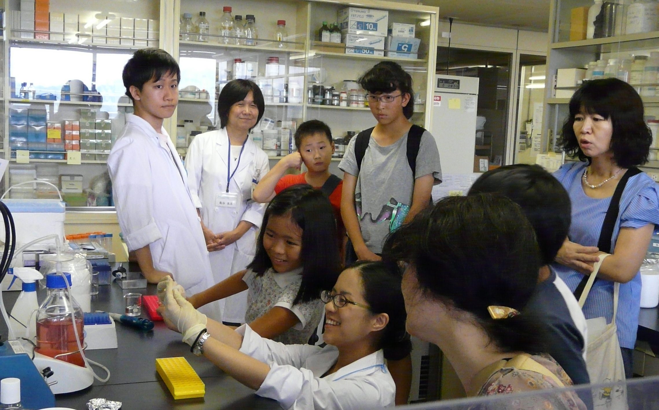 医hp報「科学実験教室」01.jpg