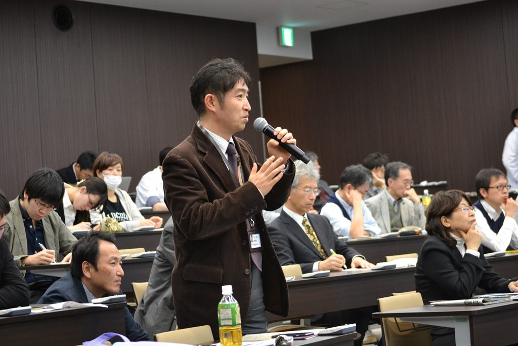 医hp報「総医研研修会」 (3).jpg