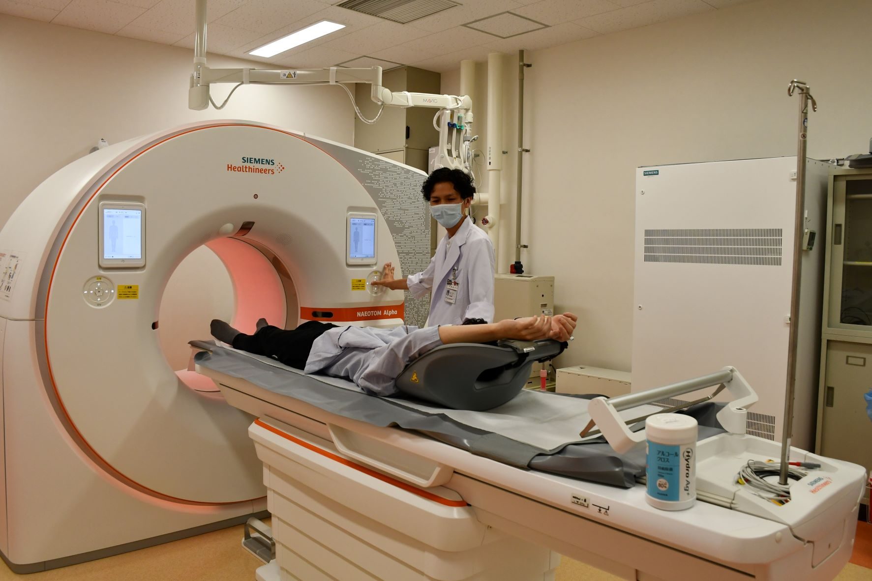 医学部付属病院でフォトンカウンティング検出器搭載CT「NAEOTOM Alpha」日本初号機の稼働が始まりました