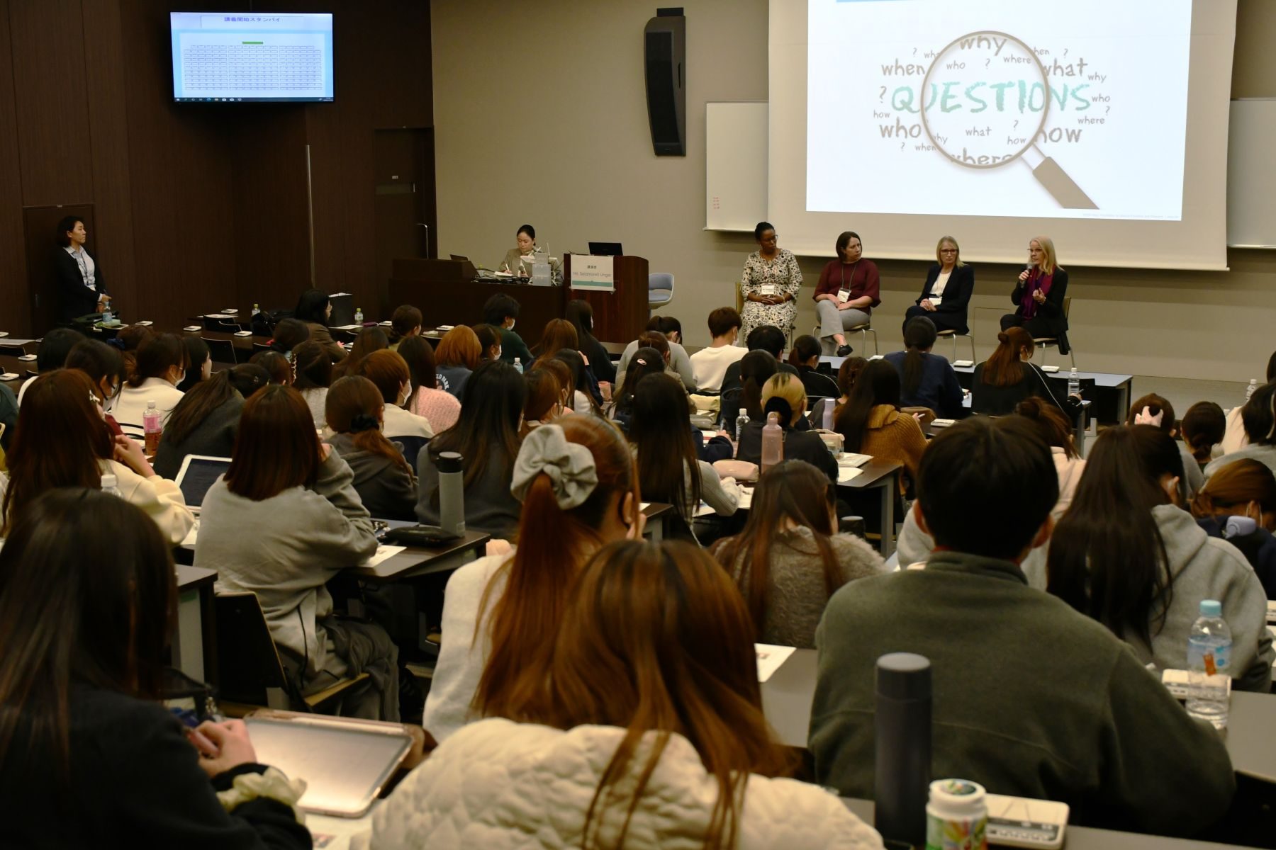 医学部看護学科の教員と学生らがアメリカ・メイヨクリニックの看護師と