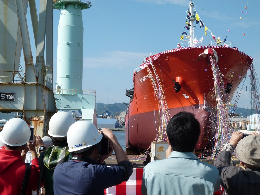 海ｈｐ報「進水式」01.jpg