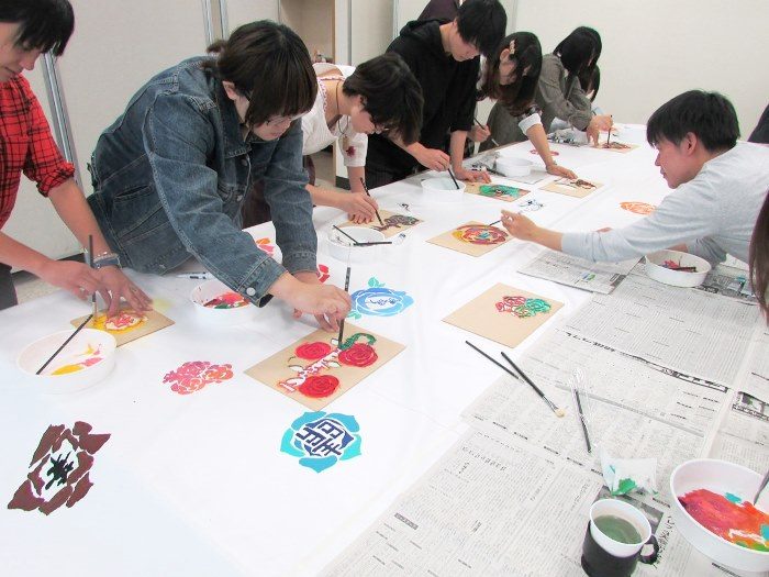 平塚市成人式のステージ装飾を制作しました ニュース 教養学部 東海大学 Tokai University